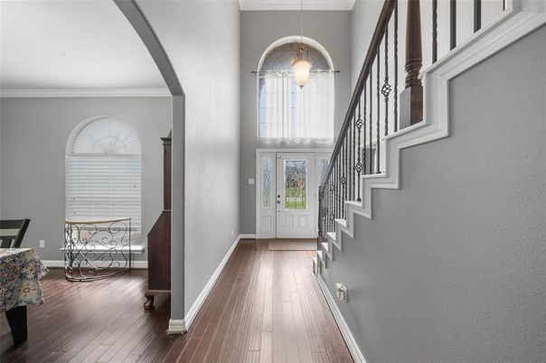 Interior, Pendant Lights, Wood Texture Flooring