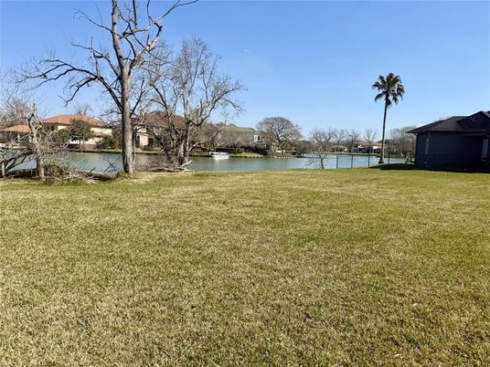 Exterior, Lake