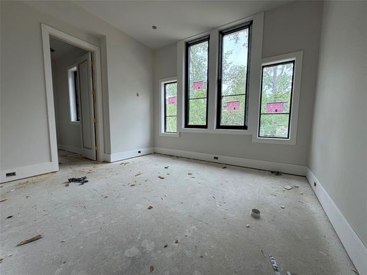 Empty room, Interior