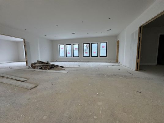 Empty room, Interior