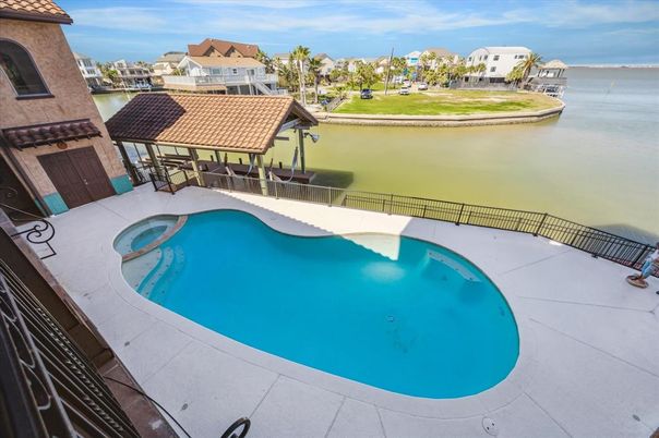 Exterior, Pool, Water