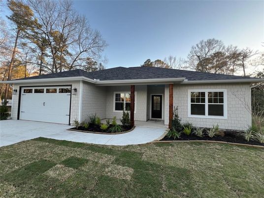 Attached, Exterior, Facade, Ranch