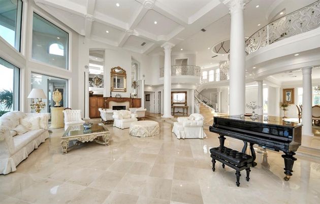 Fireplace, Interior, Living room, Piano, Recessed Lighting