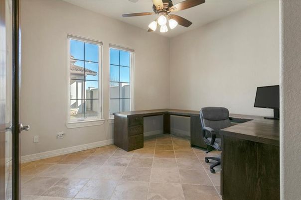 Home Office, Interior