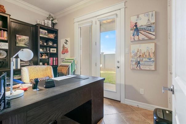 Home Office, Interior