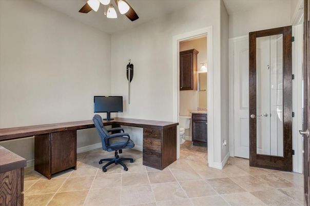 Home Office, Interior