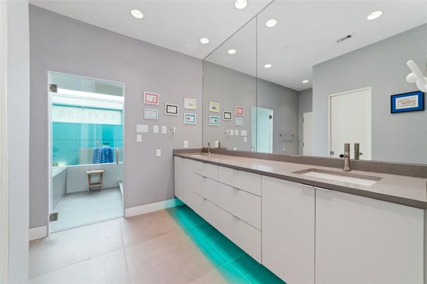 Bathroom, Dual Sink Vanities, Interior, Recessed Lighting