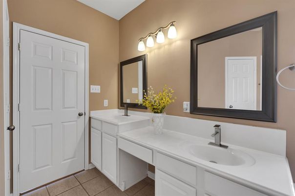 Bathroom, Dual Sink Vanities, Interior