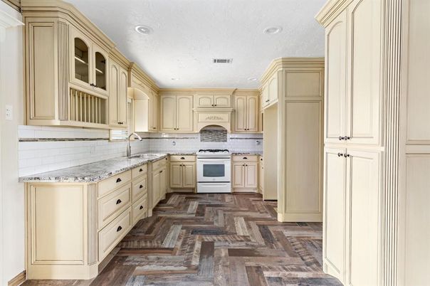 Interior, Kitchen, Recessed Lighting, Wood Texture Flooring