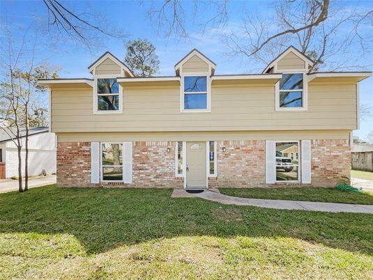 Exterior, Facade, Brick Facade, Cape Cod