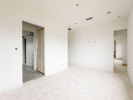 Empty room, Interior, Recessed Lighting