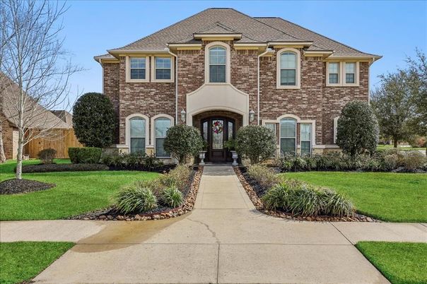 Exterior, Facade, Brick Facade, French Provincial