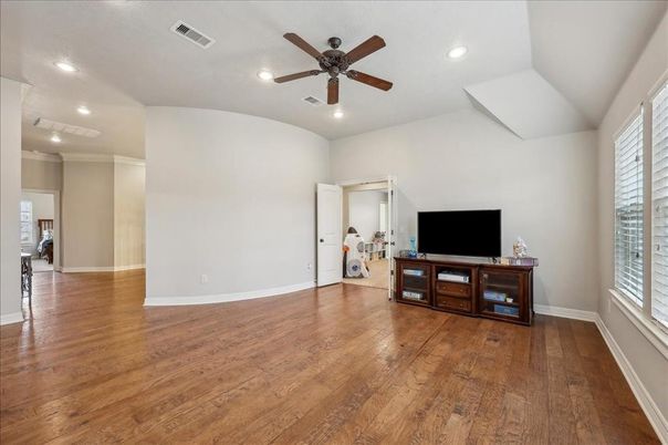 Empty room, Interior, Recessed Lighting, Wood Texture Flooring