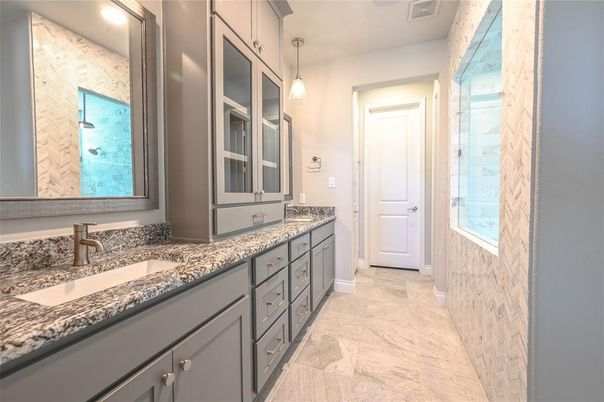 Bathroom, Dual Sink Vanities, Interior, Pendant Lights, Recessed Lighting