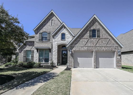 Attached, Exterior, Facade, Brick Traditional