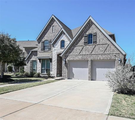 Attached, Exterior, Facade, Brick Facade, Brick Traditional