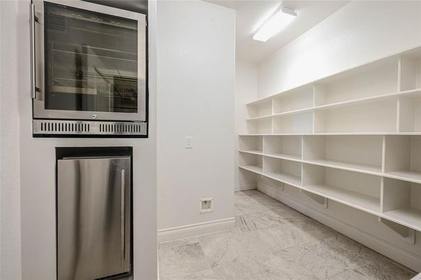 Interior, Stainless Steel Appliances