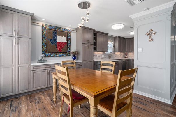 Dining room, Interior, Kitchen, Pendant Lights, Recessed Lighting, Wood Texture Flooring