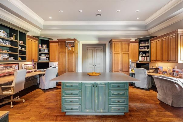 Home Office, Interior, Recessed Lighting, Wood Texture Flooring