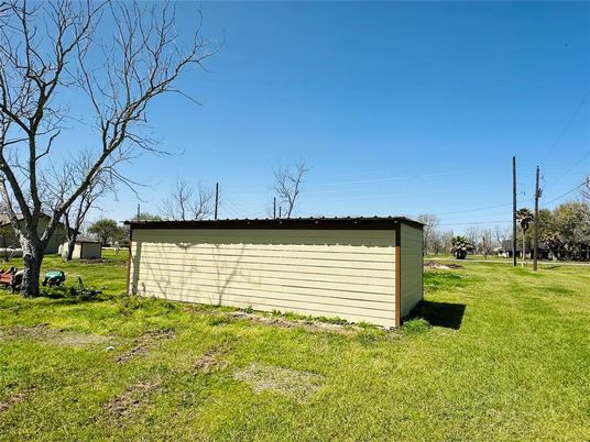 Backyard, Detached Garage, Exterior