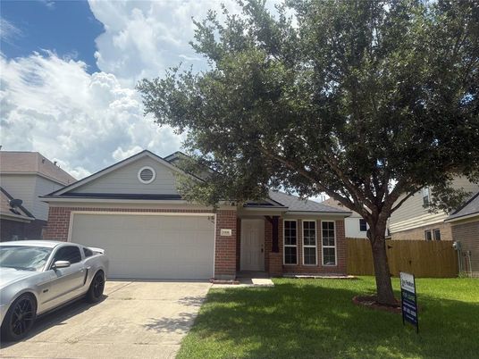 Attached, Exterior, Facade, Brick Facade, Ranch