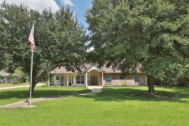 Backyard, Exterior, Facade, Ranch