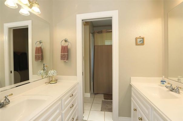 Bathroom, Dual Sink Vanities, Interior