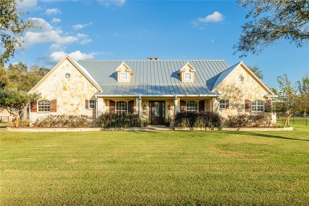 Backyard, Exterior, Facade, Farmhouse