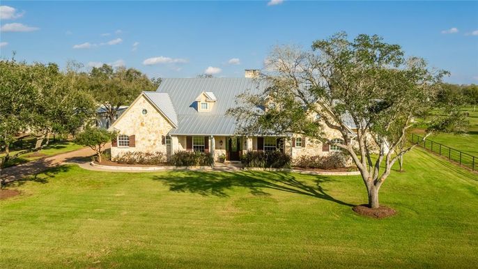 Backyard, Exterior, Facade, Farmhouse
