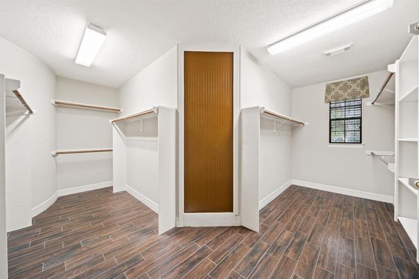 Interior, Walk-in Closets, Wood Texture Flooring