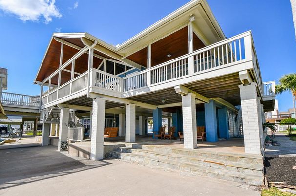Exterior, Facade, American Craftsman