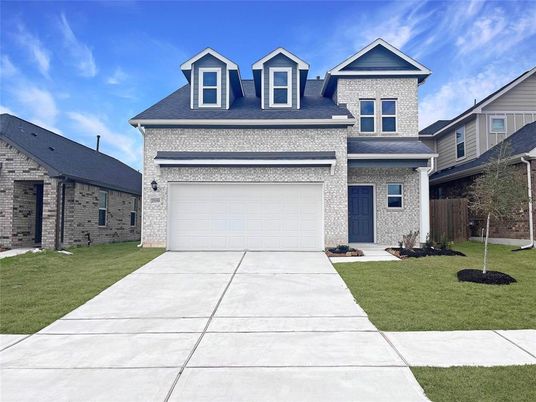 Attached, Exterior, Facade, American Craftsman
