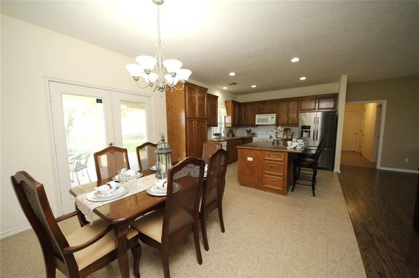 Chandelier, Dining room, Interior, Kitchen, Recessed Lighting, Stainless Steel Appliances