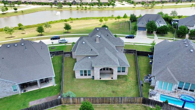 Exterior, Drone