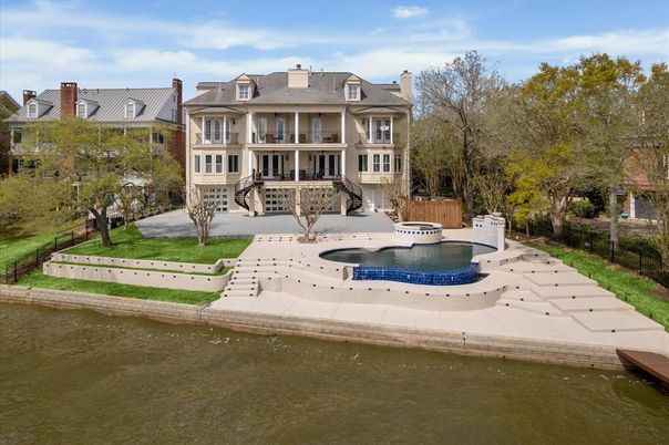 Exterior, Lake, Pool