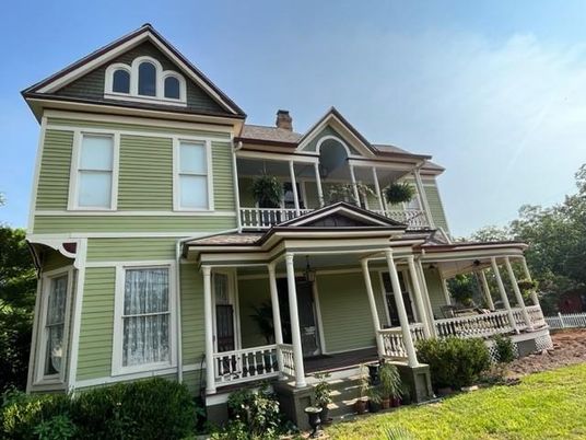 Exterior, Facade, Queen Anne Victorian