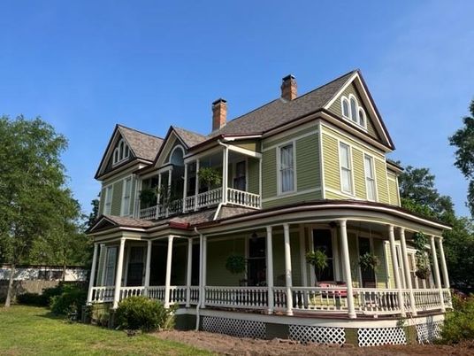 Backyard, Exterior, Facade, Queen Anne Victorian