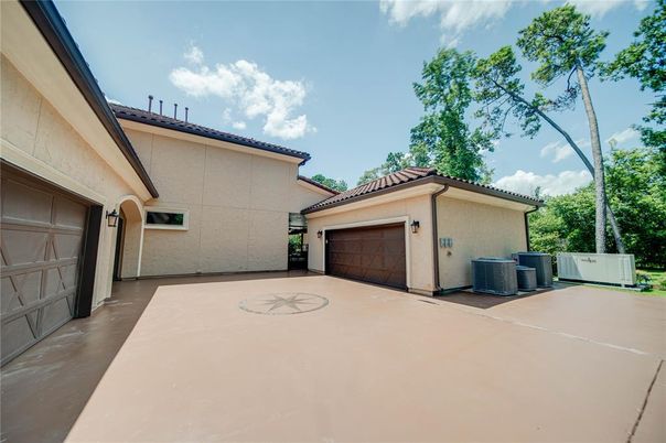 Detached Garage, Exterior