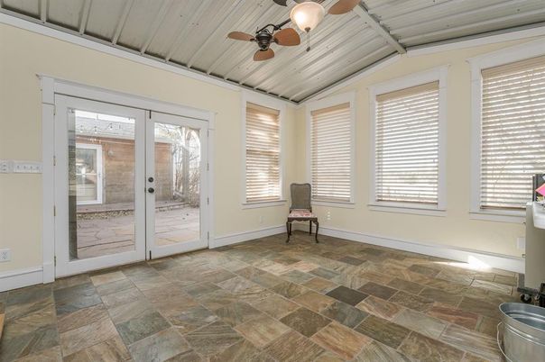 Empty room, Interior, Wooden Ceilings