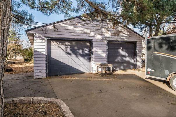 Detached Garage, Exterior