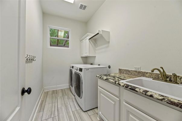 Interior, Washer, Wood Texture Flooring