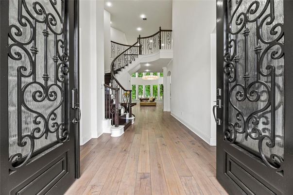 Interior, Recessed Lighting, Wood Texture Flooring