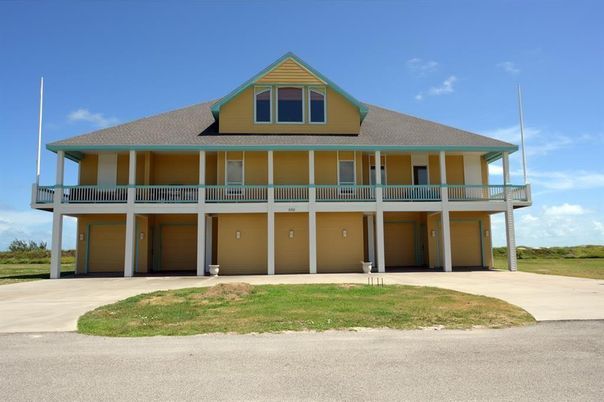 Attached, Exterior, Facade, None