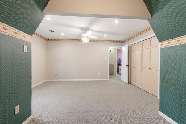 Empty room, Interior, Recessed Lighting
