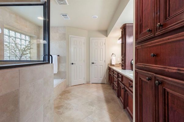 Bathroom, Interior, Recessed Lighting