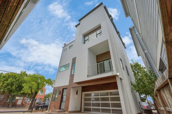 Attached, Exterior, Facade, Brick Facade, None