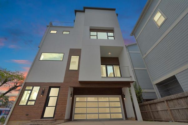 Attached, Exterior, Facade, Rowhouse