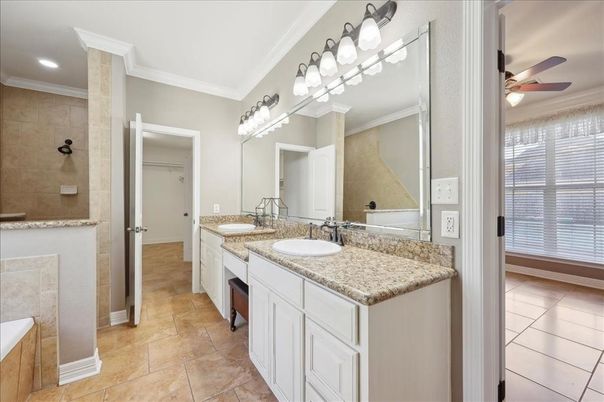 Bathroom, Dual Sink Vanities, Interior, Recessed Lighting