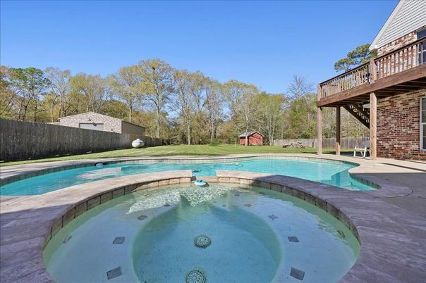 Exterior, Pool