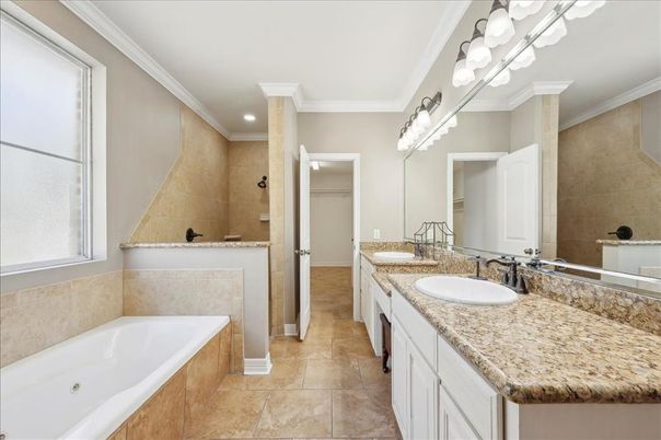 Bathroom, Dual Sink Vanities, Interior, Recessed Lighting